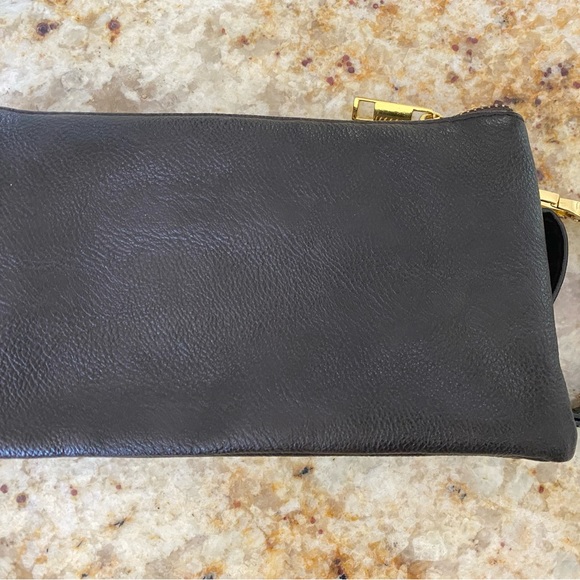 Dark brown soft leather Tory Burch, large 3 compartment wristlet.Adorable! - Picture 2 of 7